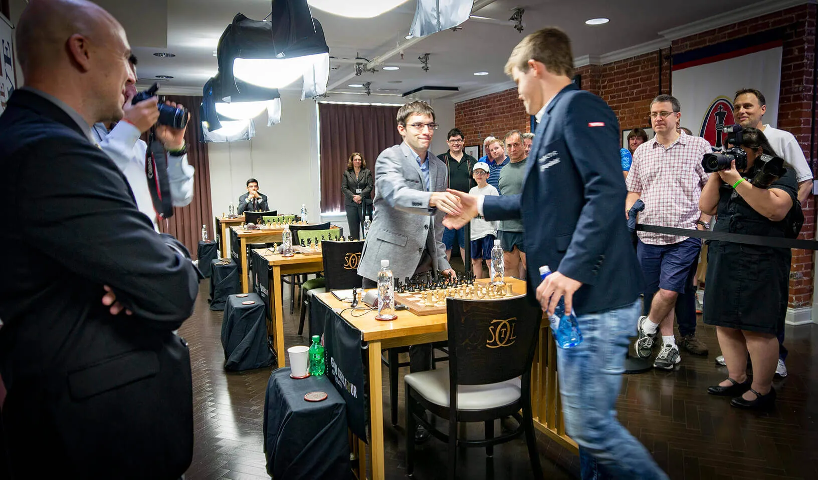 The 2015 Sinquefield Cup Commemorative Chess Set - Pieces Only - Picture 3 of 12
