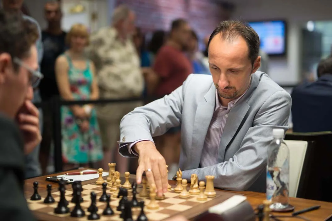 The 2015 Sinquefield Cup Commemorative Chess Set - Pieces Only - Picture 6 of 12