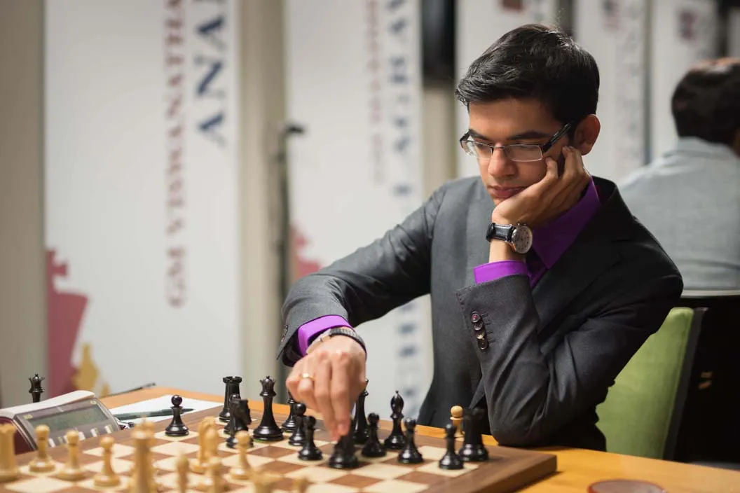 The 2015 Sinquefield Cup Commemorative Chess Set - Pieces Only - Picture 11 of 12