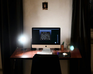 Apple computer with an online chess game on the screen