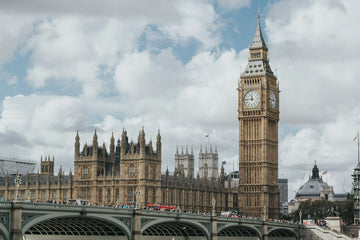 across londong bridge view of Big Ben and HOP-Marcin Nowak-Unsplash