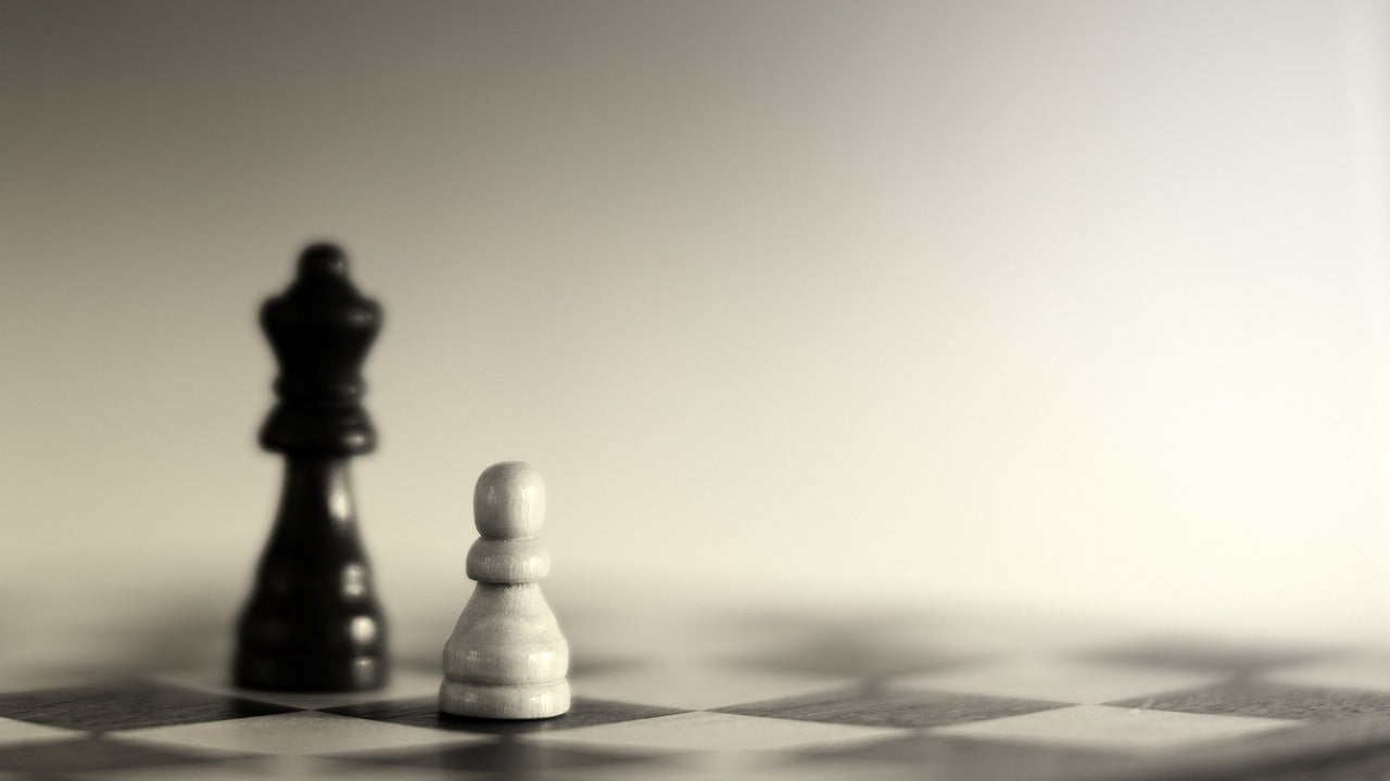 The Simple Charm of a Minimalist Chess Set – House of Staunton