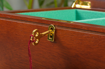IMPERFECT - MAHOGANY - LOGO - Premium Chess Box
