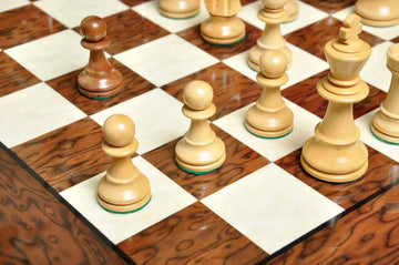 TRIBOULET - Chess set - Tres rare jeu d'échecs Monégasque - Wood TRIBOULET - Chess set - Tres rare jeu d'échecs Monégasque - Wood